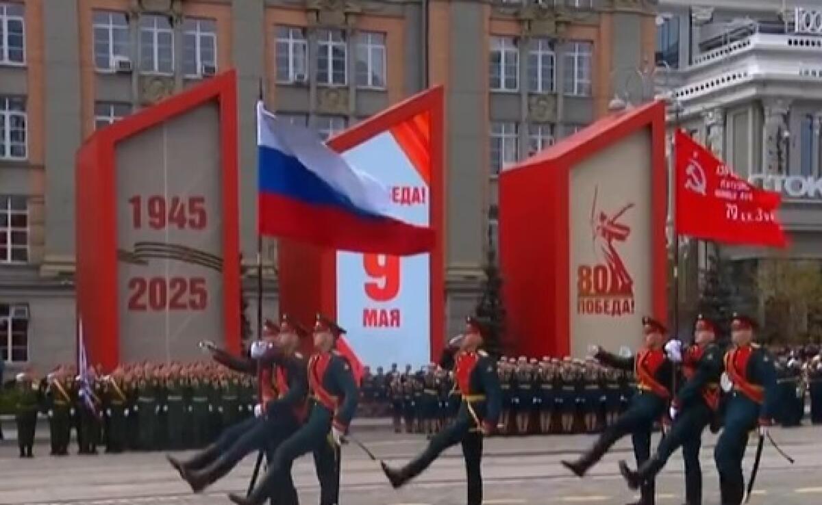 Truppe cinesi alla Parata della Vittoria | La Russia non è più isolata? Scopri cosa sta cambiando! -
