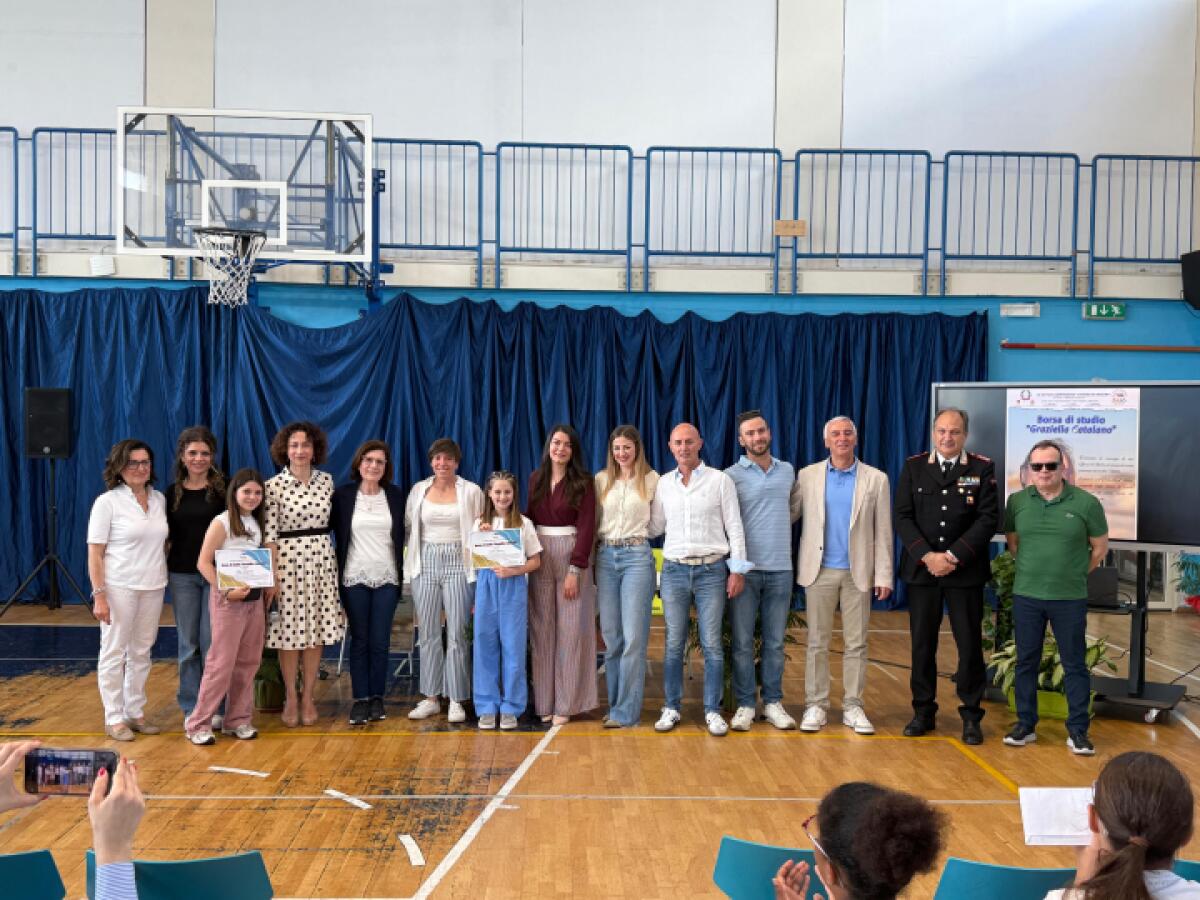 Cerimonia di Borse di Studio al Comune di Messina | Scopri perché la memoria di una docente ha un impatto sorprendente su studenti e comunità! -