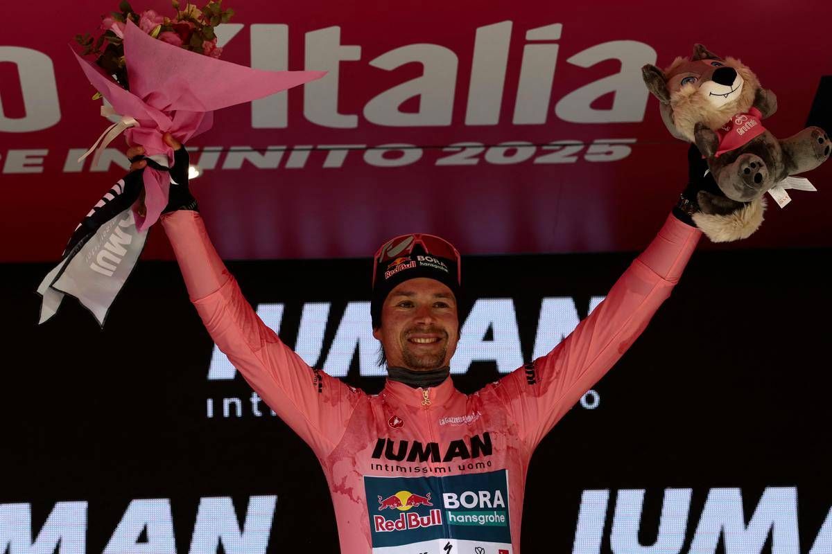 Giro d'Italia, ad Ayuso la settima tappa. Roglic torna in maglia rosa - 