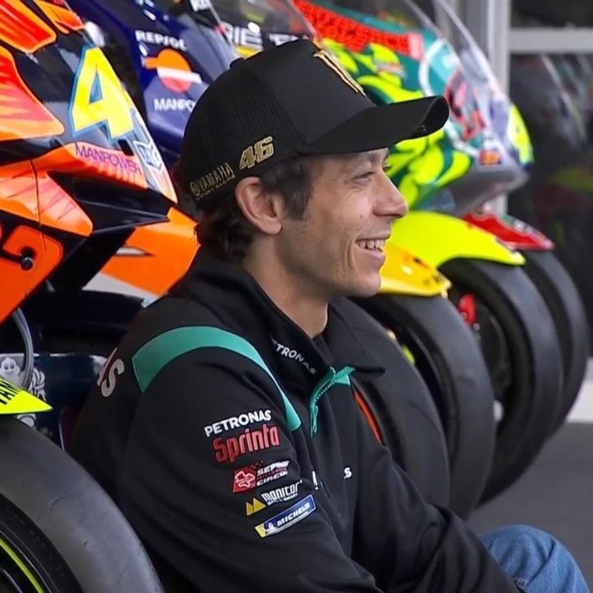 Valentino Rossi rivela: “Non ho mai pensato di mollare dopo Simoncelli” | Scopri la verità dietro il suo coraggio! - 