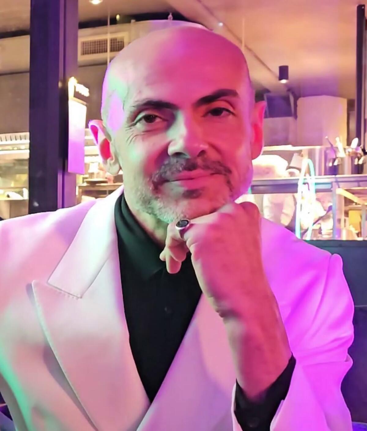 Celebriamo 54 Anni dalla Nascita di Enzo Miccio: Stile e Eleganza Senza Tempo! -