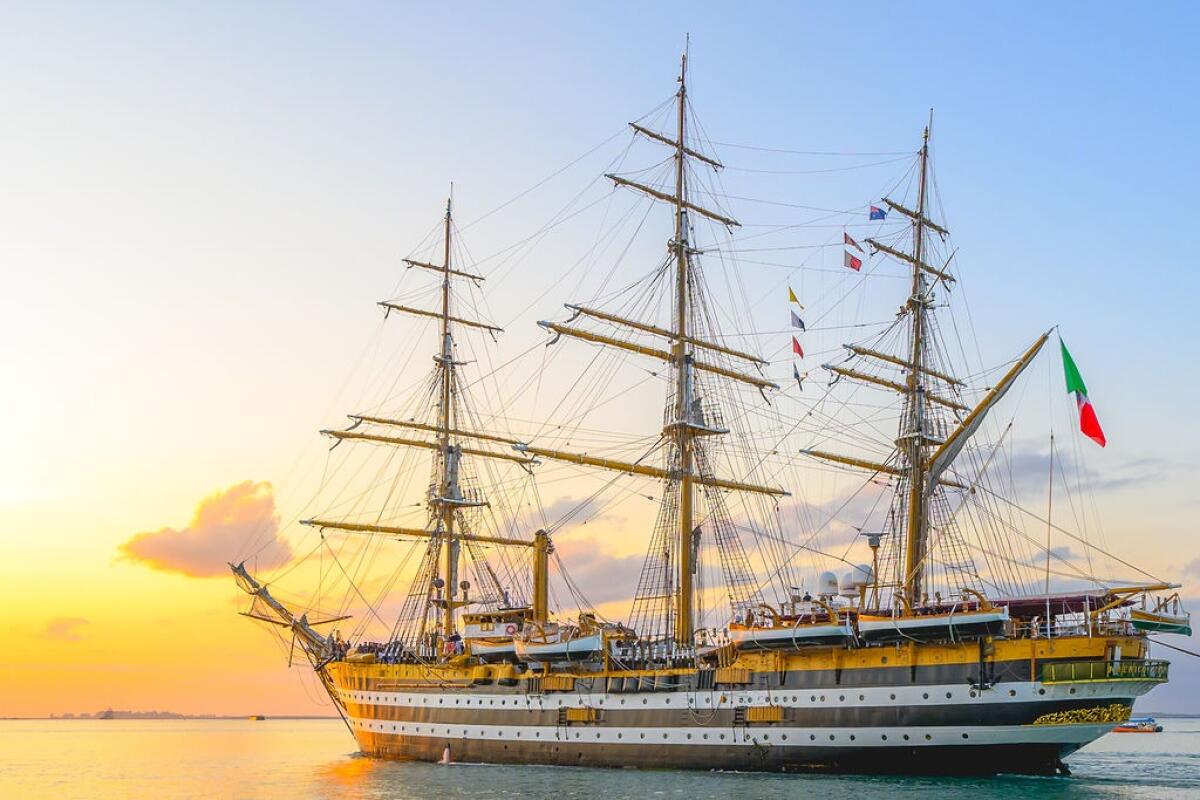 Il veliero Amerigo Vespucci torna a Reggio Calabria dopo tre anni | Sorprendente viaggio tra cultura e innovazione! -