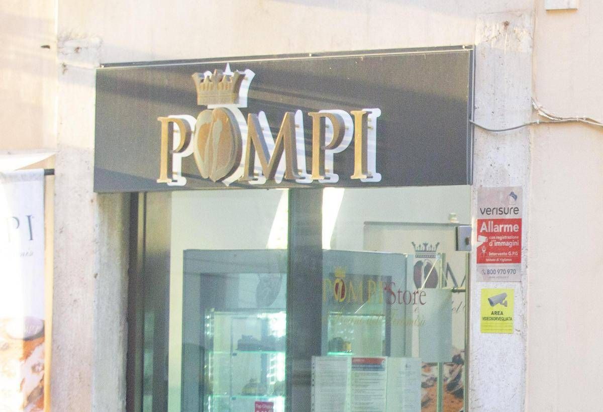 Roma, estorsioni e minacce al 're del tiramisù' Pompi: arrestato il cognato -
