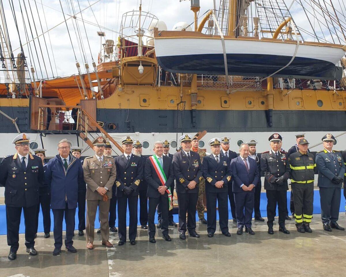 Amerigo Vespucci attracca a Palermo | Scopri perché è considerata la nave più bella del mondo! -