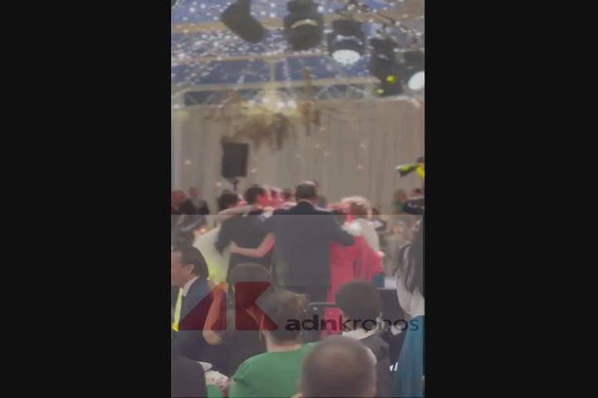Rudi Garcia versione cantante, il brano di Vasco Rossi per Francesca Brienza dopo il matrimonio - Video - 