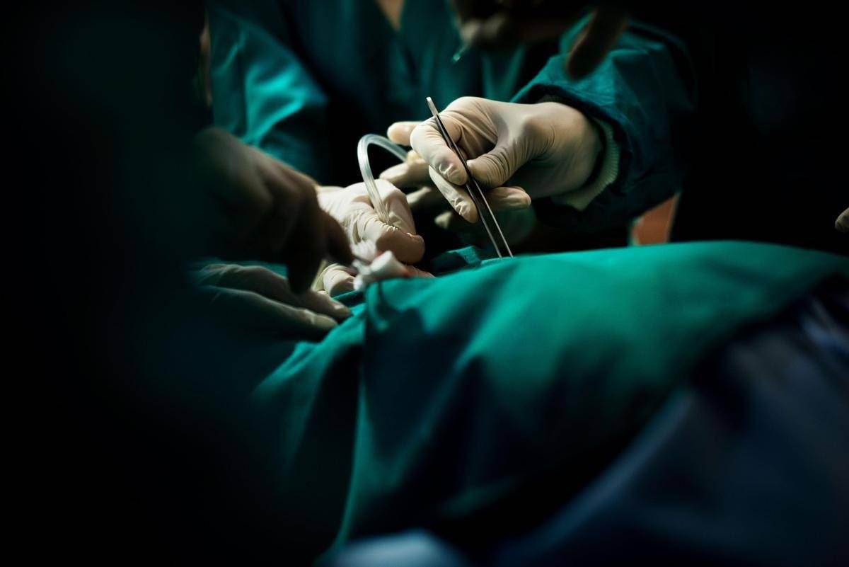 Trapianto eccezionale a Palermo, 77enne dona il rene alla figlia -