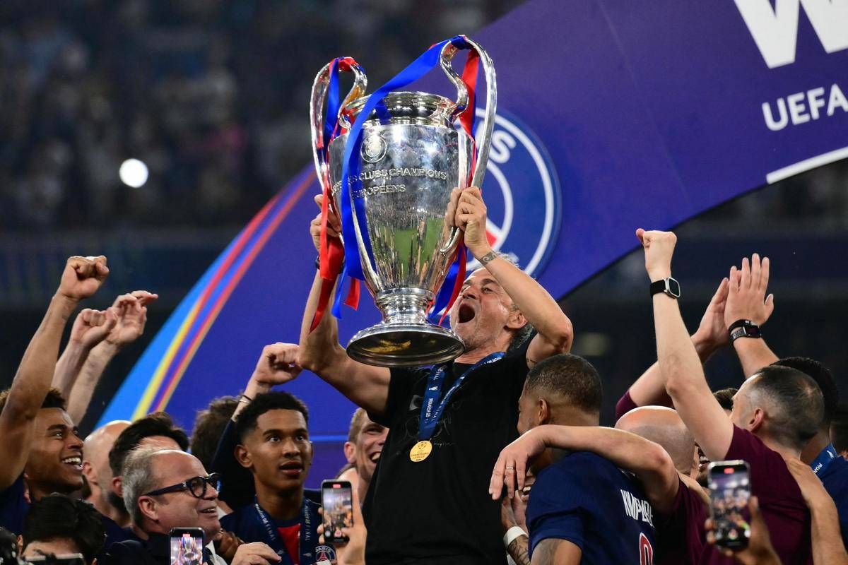 Luis Enrique, festa Champions e il ricordo di Xana: la maglia per la figlia morta nel 2019 -