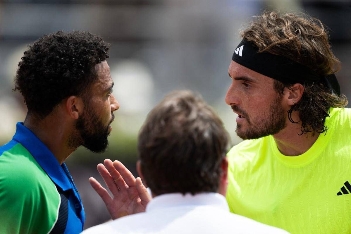 Tsitsipas lo colpisce, Fils si infuria: tensione agli Internazionali d'Italia - Video -