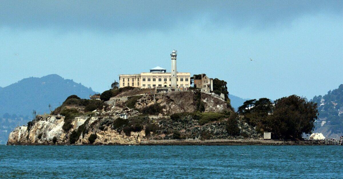Trump annuncia la riapertura di Alcatraz | Un piano geniale o un'assurdità complessa? -