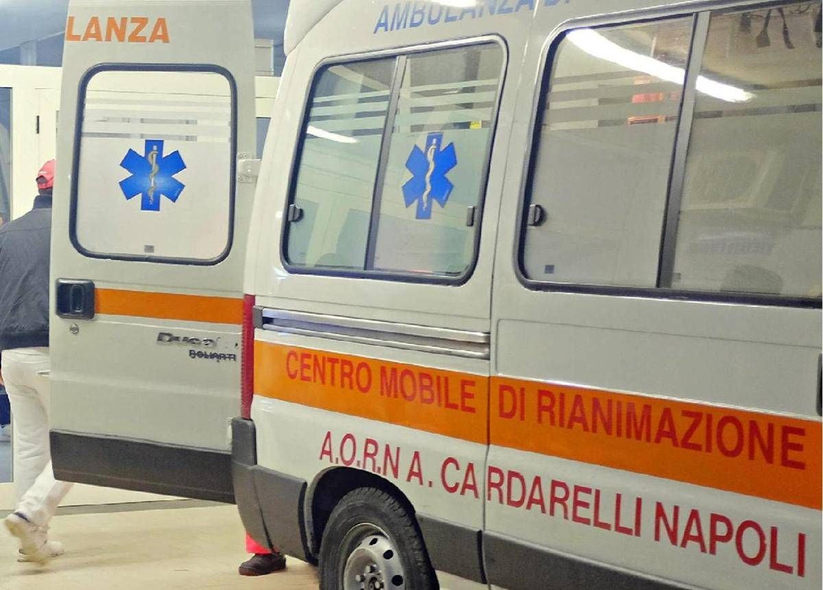 Napoli, ascensore precipita: 4 persone ferite. Salvate da cavo d'emergenza - 
