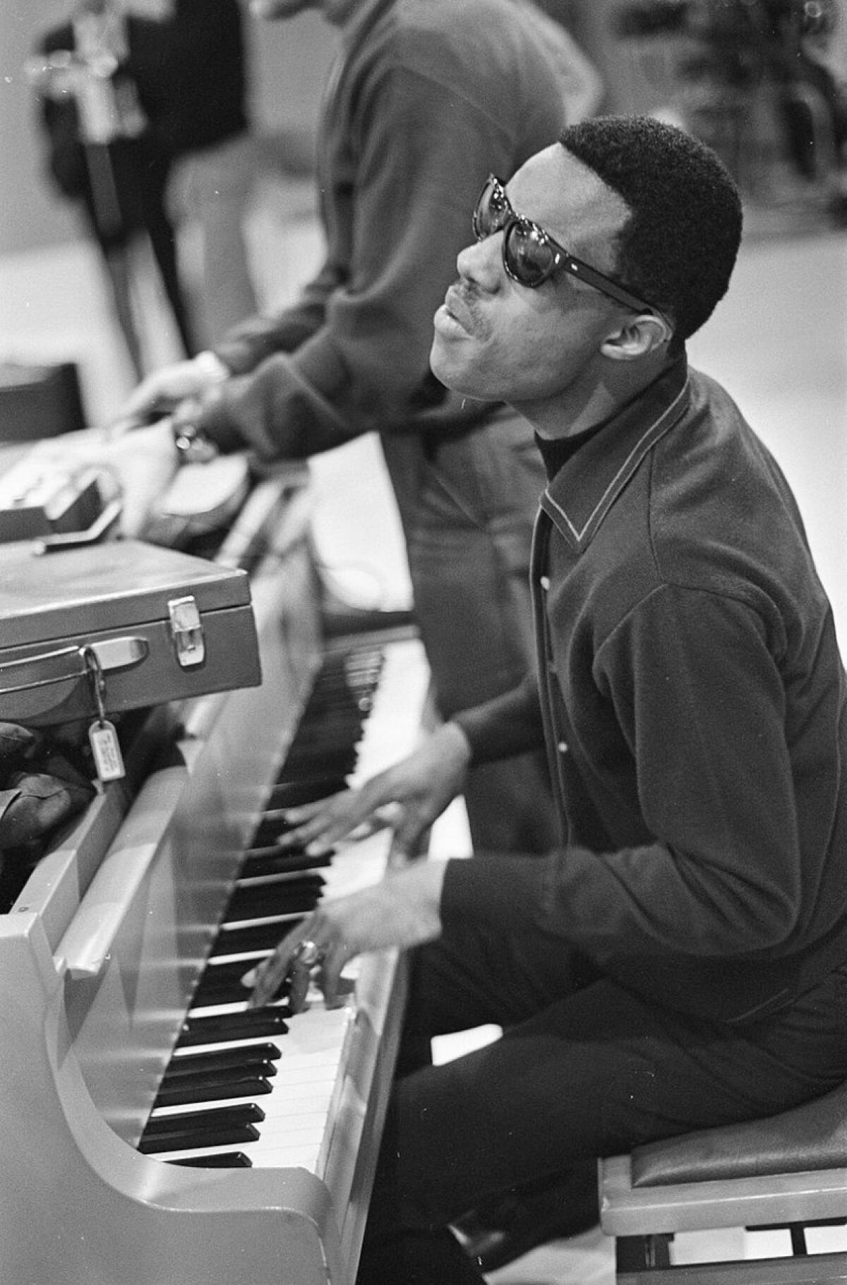 75 anni di musica e magia: Nasce Stevie Wonder, il genio che ha rivoluzionato il mondo -