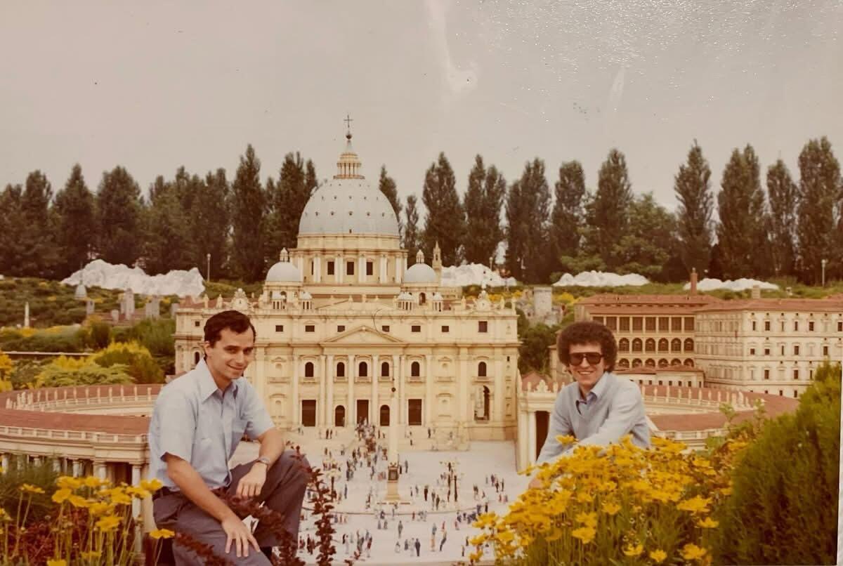 Una rara foto di Papa Leone XIV in miniatura | L'incredibile legame con Leolandia che non conoscevi! - 