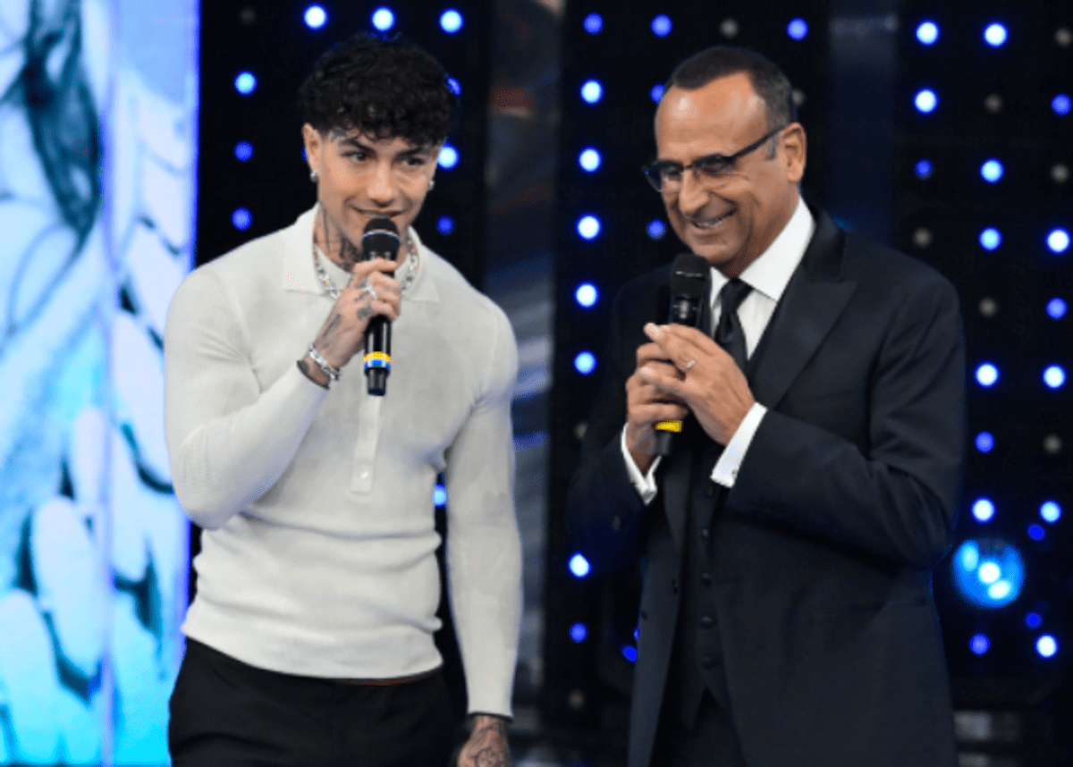 Tony Effe assente ai Tim Summer Hits, Carlo Conti spiega: "È incinto" - 