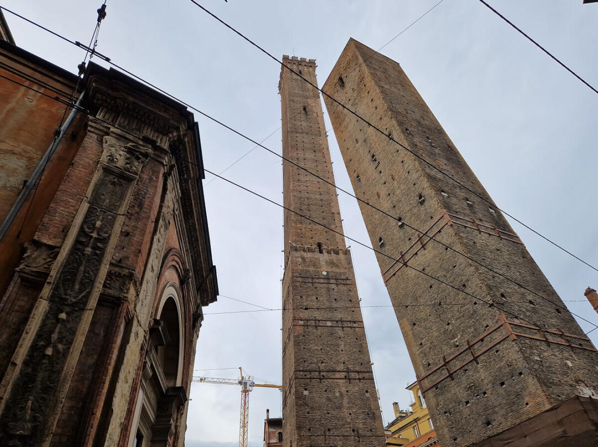 Torre Garisenda: l'inaspettato piano di messa in sicurezza | Ecco perché i bolognesi devono preoccuparsi! -