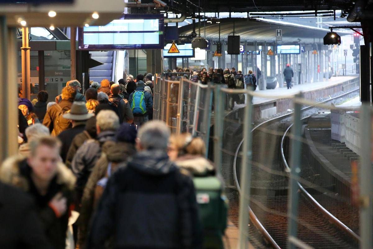 Attacco con coltello alla stazione di Amburgo, 39enne sospetta ammette: "Sono stata io" - 