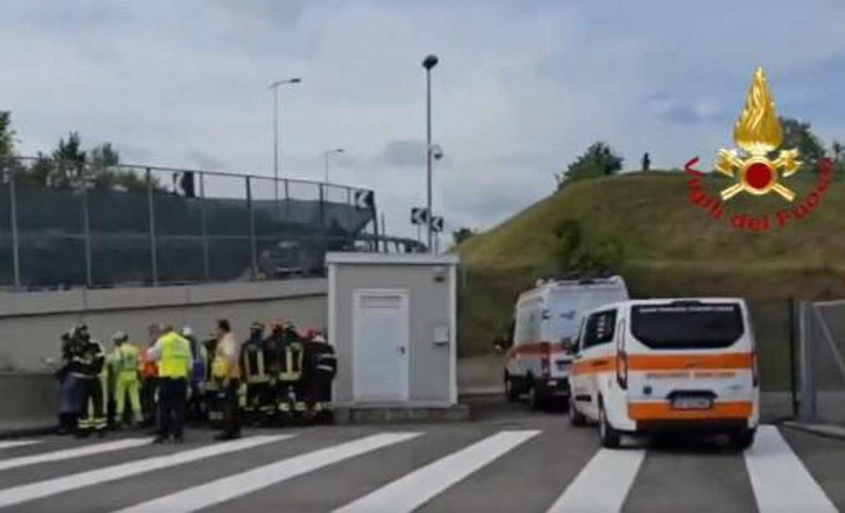 Lomazzo, scontro tra camion e pullman con 30 bambini a bordo: morta una maestra - 