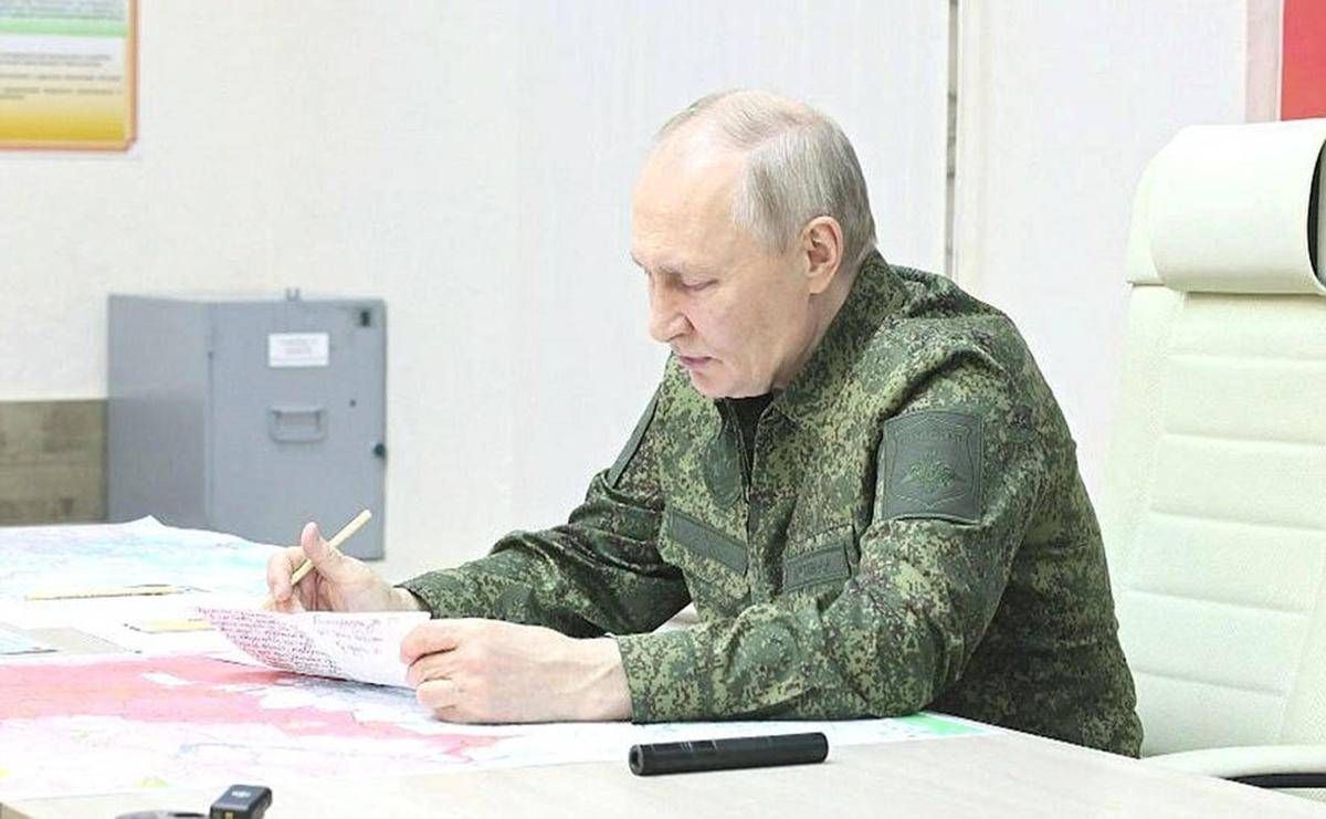 Russia: "Elicottero di Putin attaccato da droni mentre era nel Kursk" - 