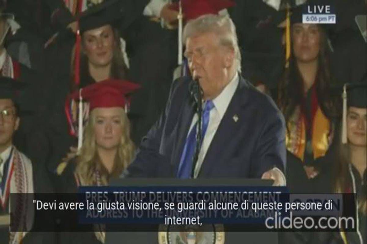 Trump ci ricasca: "I signori di internet mi baciano il culo" - Video - 