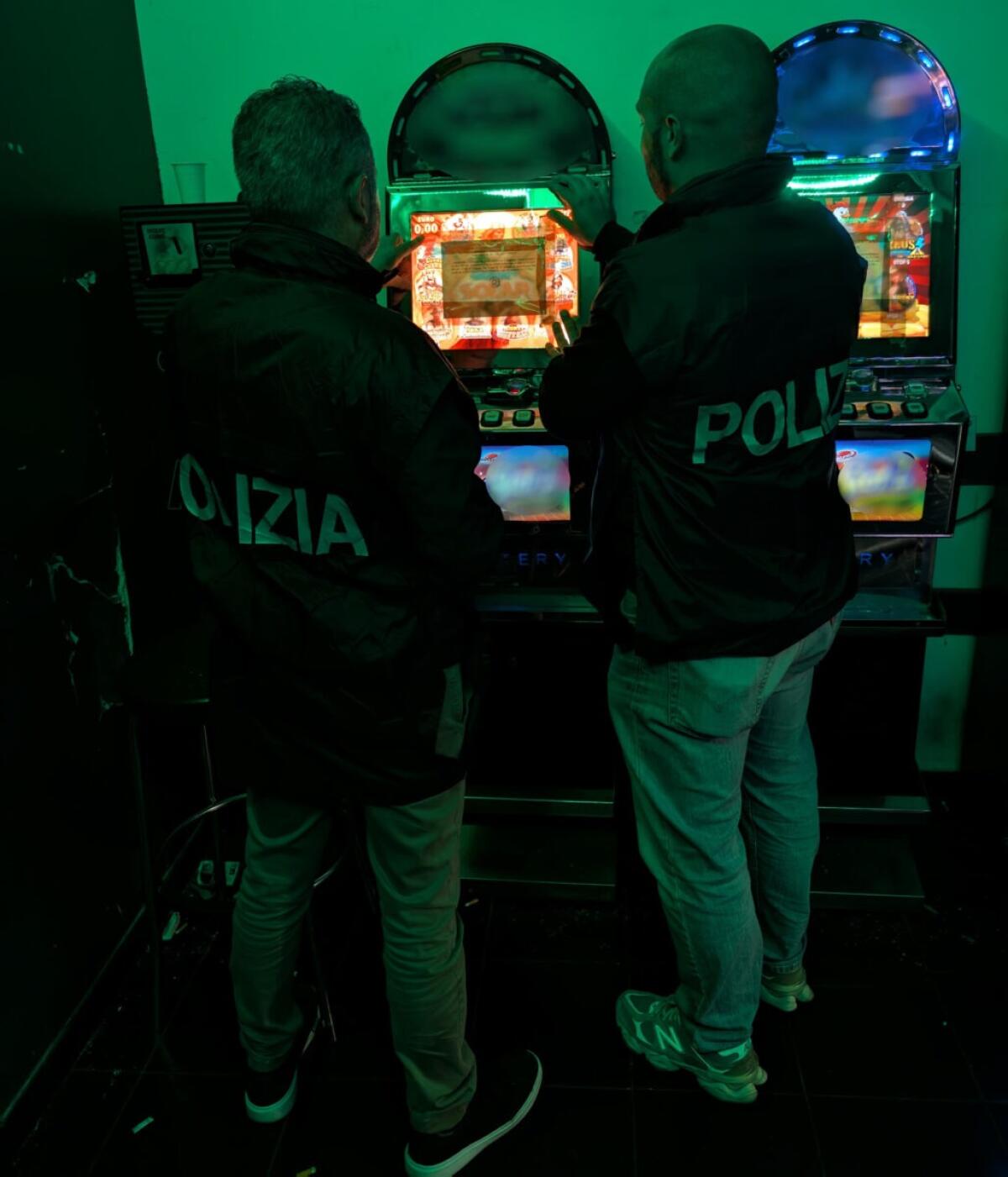 Polizia di Catania scopre sala giochi abusiva: Il segreto che ha sorpreso tutti! -