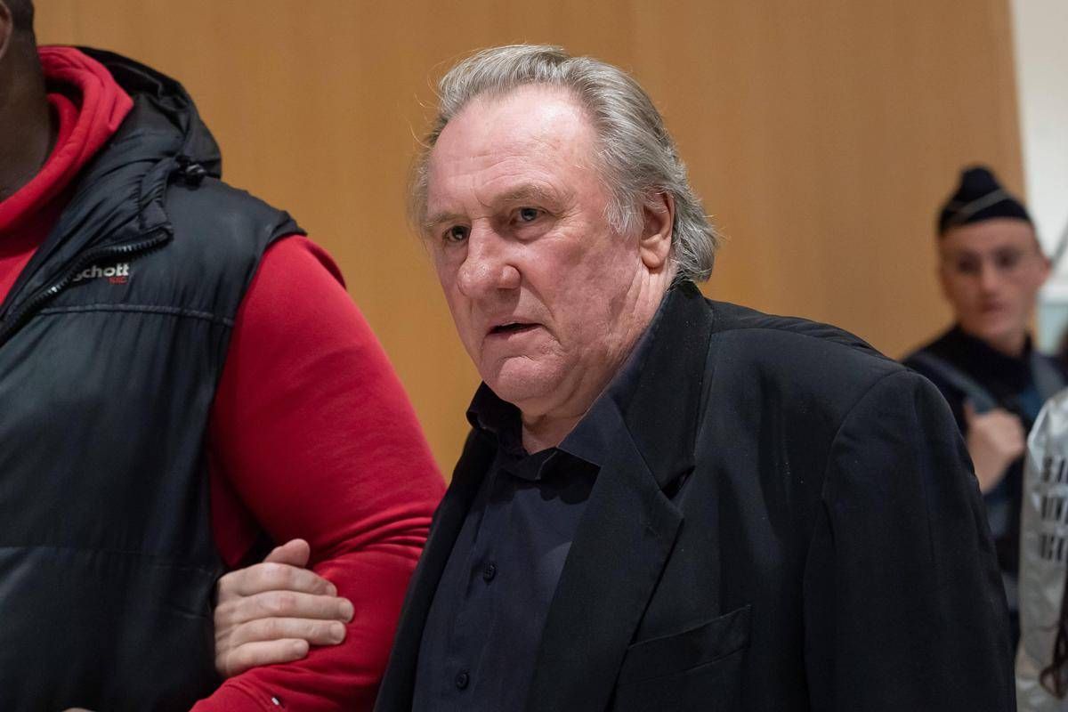 Francia, Gérard Depardieu condannato a 18 mesi per violenza sessuale -