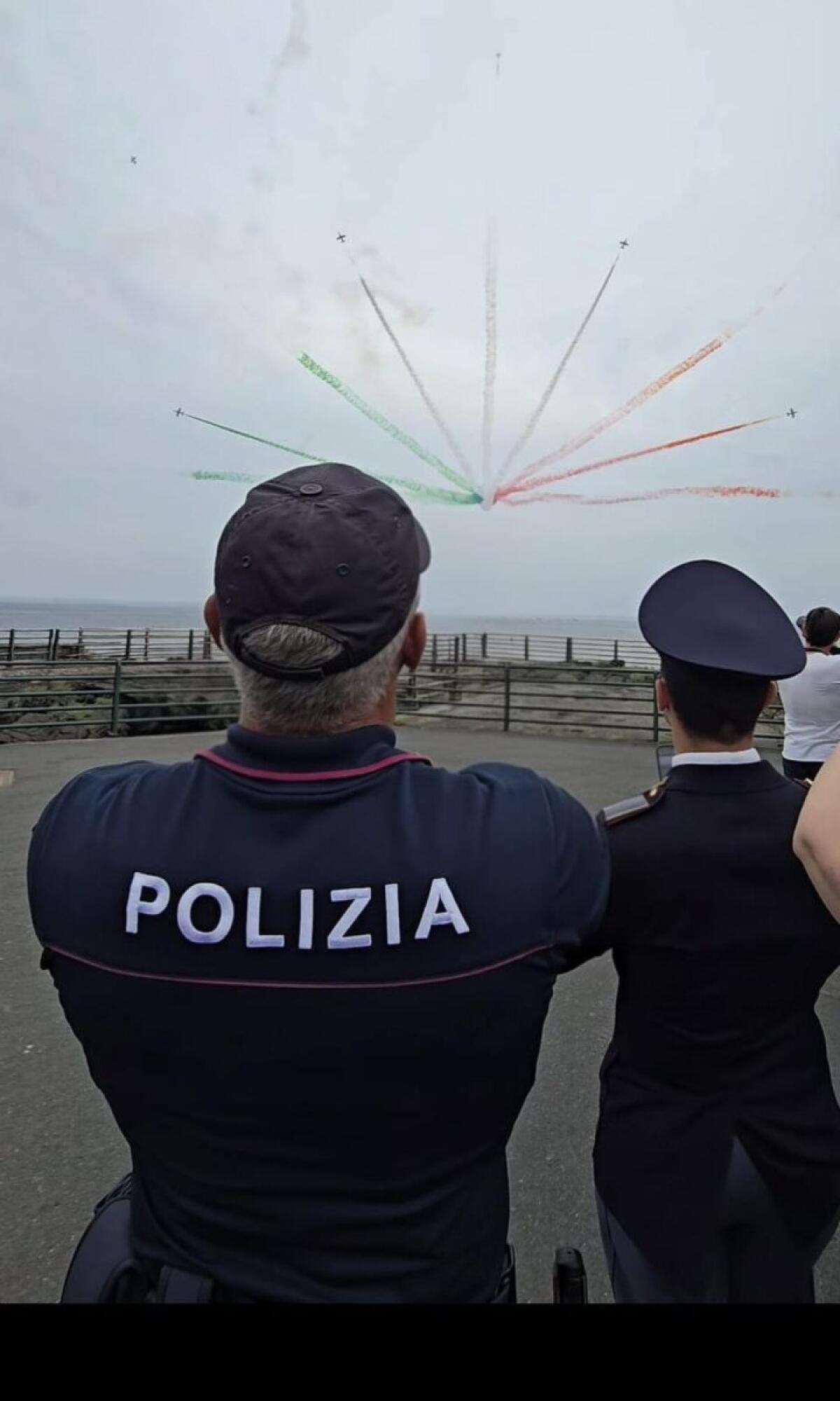Frecce Tricolori a Catania | Come la Polizia ha garantito la sicurezza di migliaia di spettatori senza precedenti! -
