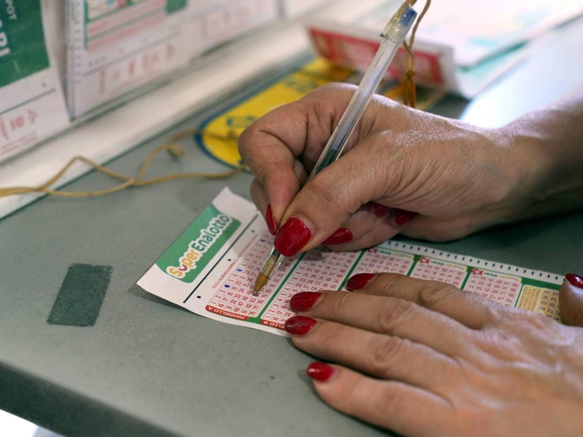 Superenalotto, numeri combinazione vincente oggi 9 maggio -