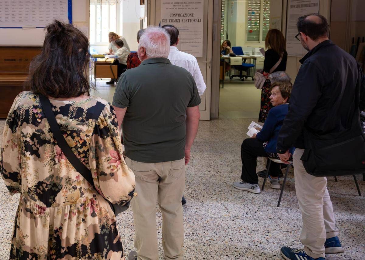 Elezioni comunali, affluenza ore 12 al 13,55%. Urne aperte oggi e domani - 