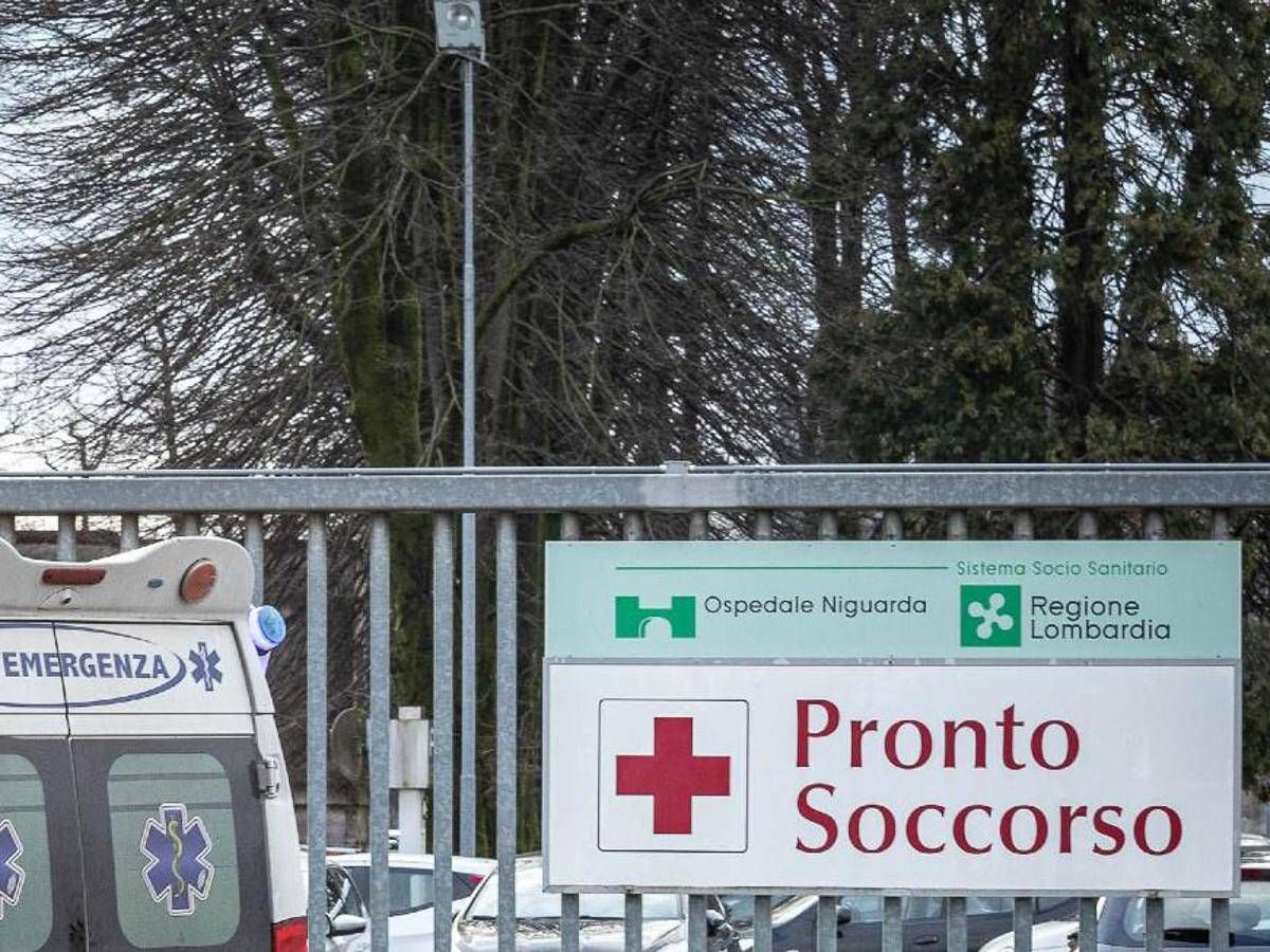Milano, bambino di tre anni precipita dal balcone: è fuori pericolo -