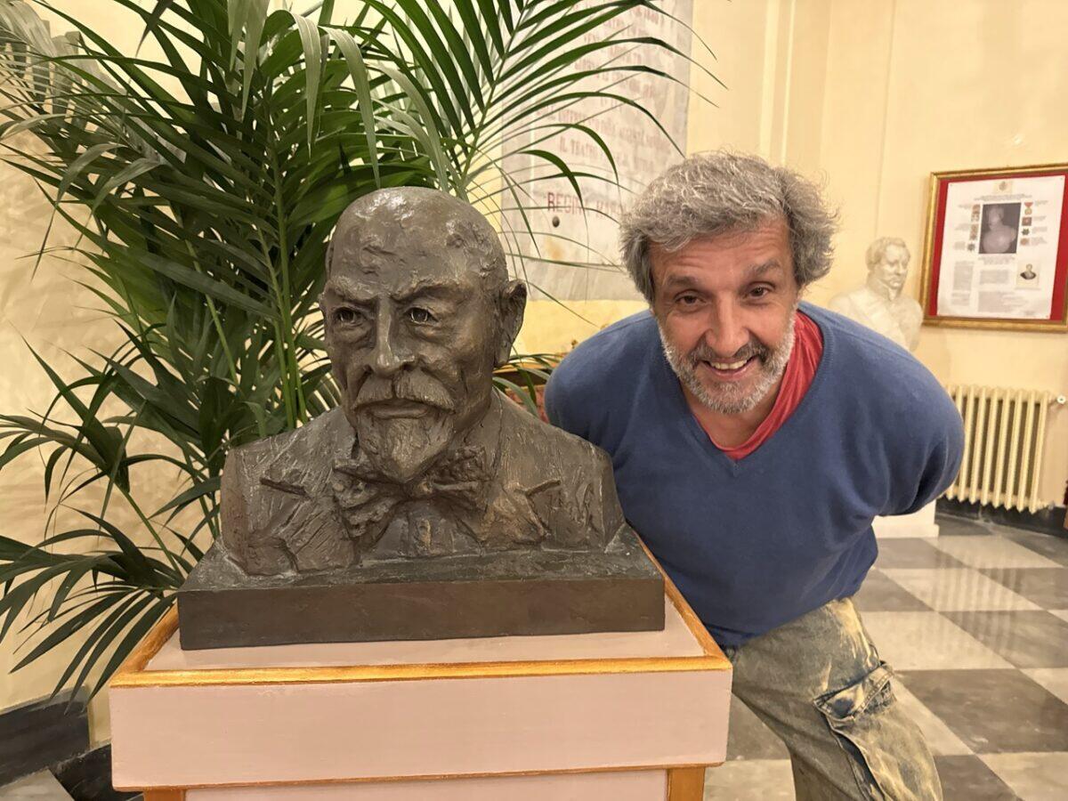 Flavio Insinna incanta Agrigento | Perché il Teatro Pirandello è un tesoro da scoprire! -
