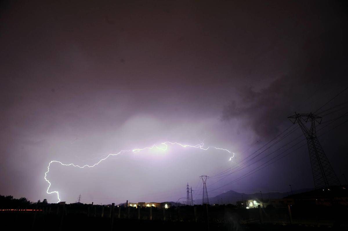 Maltempo, piogge e temporali: allerta arancione in Lombardia, Emilia-Romagna e Toscana - 