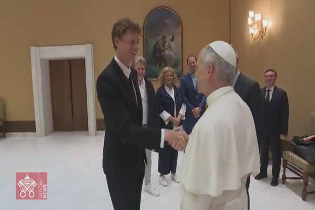 Papa Leone XIV incontra Sinner e scherza: "A Wimbledon mi lascerebbero giocare" - Video - 