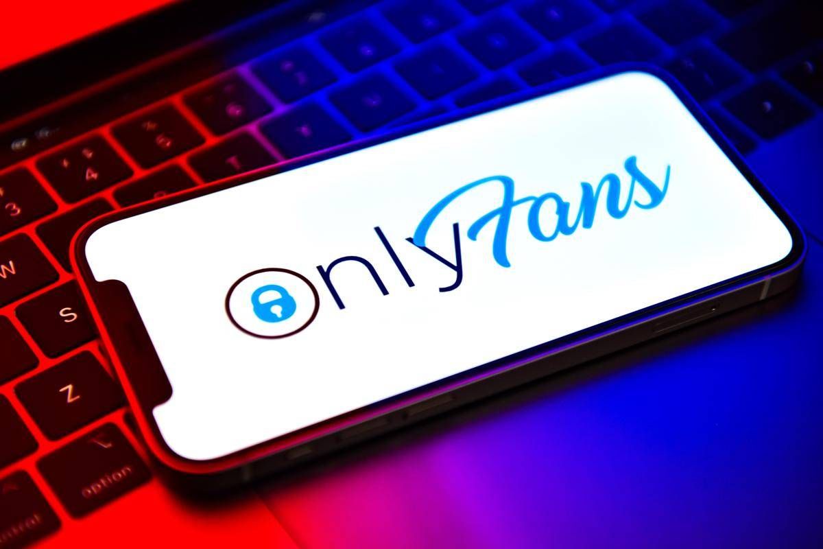 Elena Maraga, la maestra licenziata per le foto su OnlyFans diventa imprenditrice -