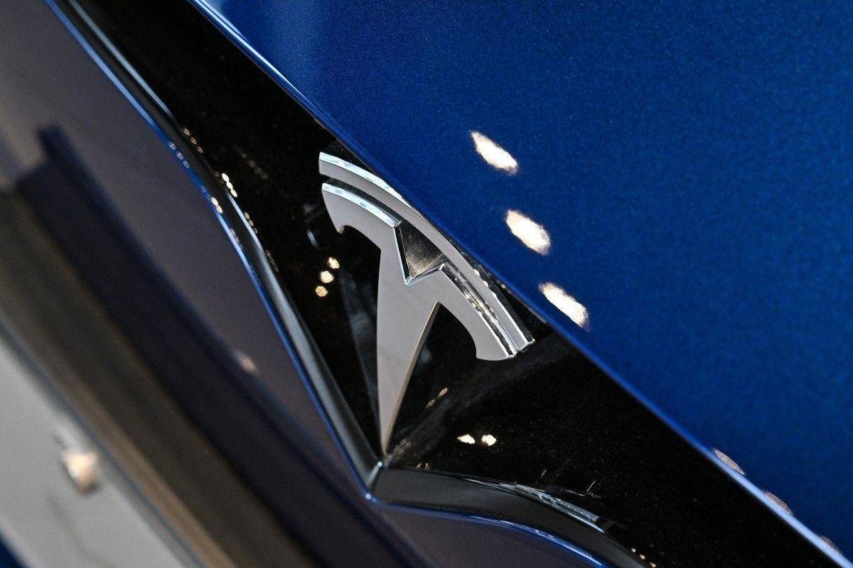 Tesla crolla in Europa, ad aprile vendite -52,6% -