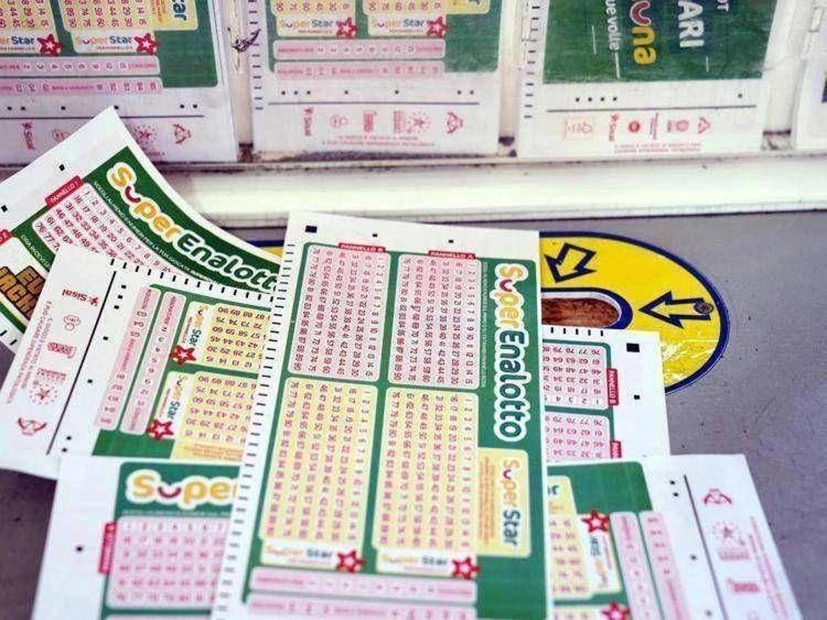 Superenalotto, numeri combinazione vincente oggi 2 maggio -