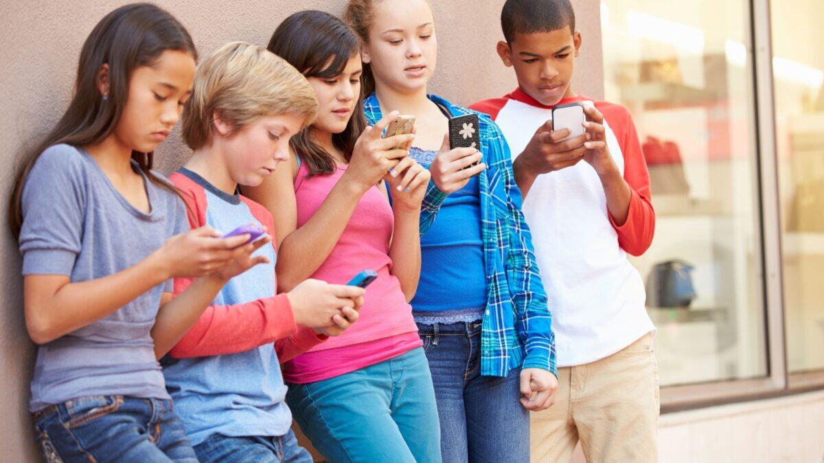 Ragazzino in pronto soccorso per astinenza da smartphone | È davvero una dipendenza come le altre? -