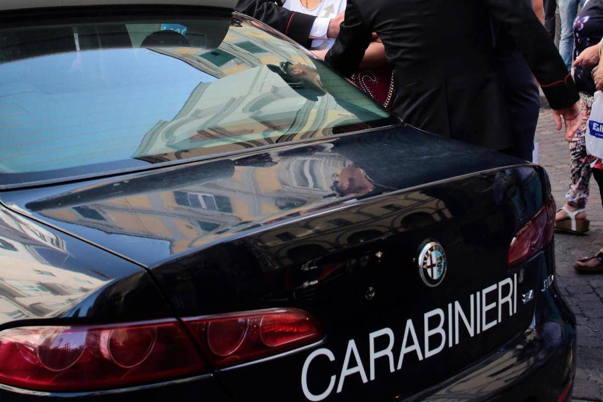 Napoli, a 9 anni guida mini-moto nella zona pedonale: denunciati i genitori -