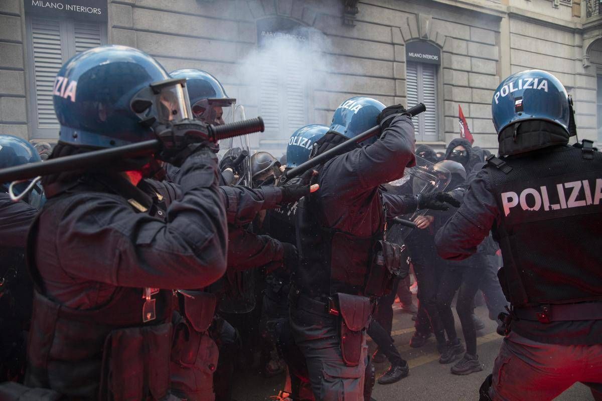 Codici identificativi per agenti di polizia, Piantedosi: "Non accadrà mai" - 