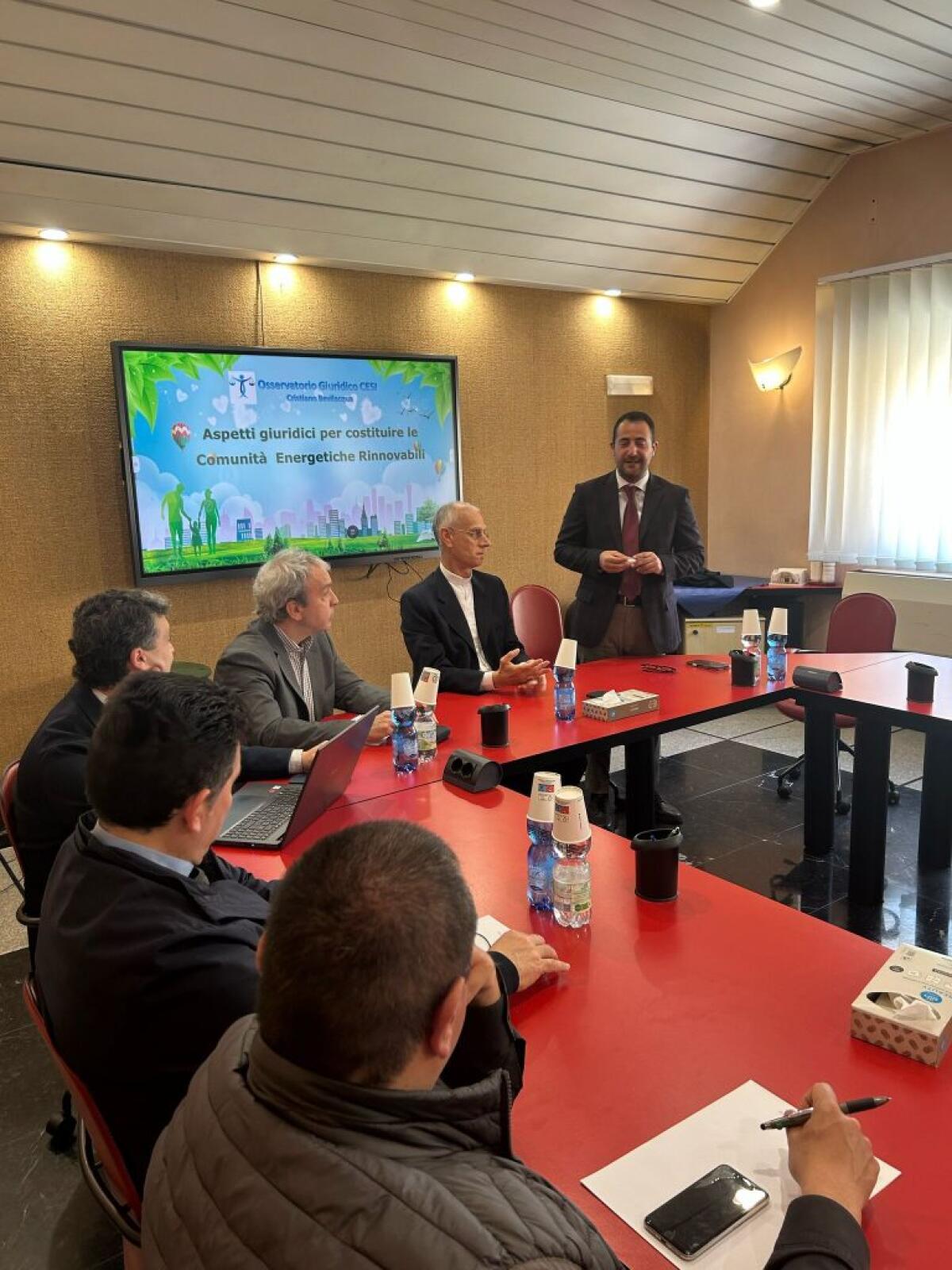 Ecco il titolo proposto: "Comunità energetiche rinnovabili in Sicilia | La sorprendente alleanza tra Chiesa e Regione per il futuro sostenibile!" -