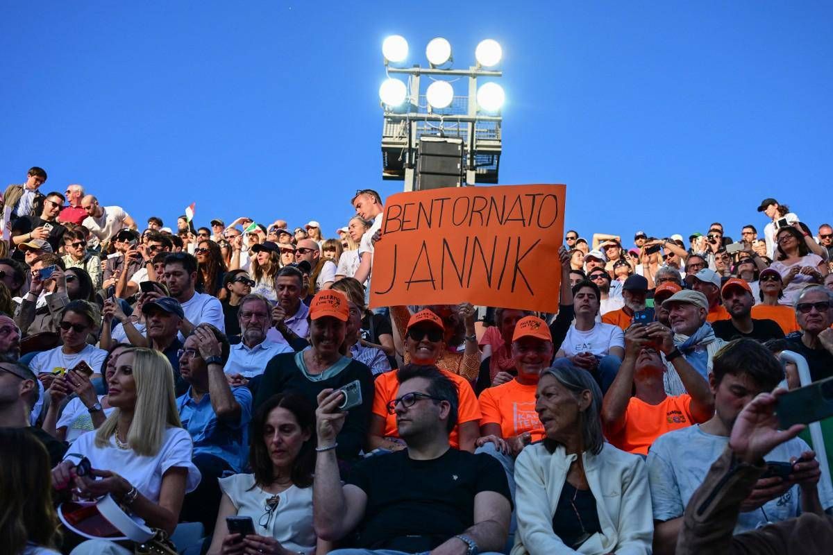 Sinner, "Si na' pret" e Kyrgios in lacrime: cori e cartelloni al Foro Italico -