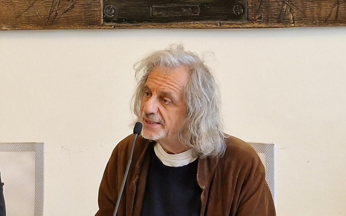 La provocazione della sirena antiaerea per Gaza | Il prefetto di Bologna frena l’idea di Bergonzoni! -