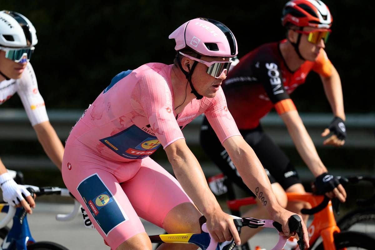 Giro d'Italia, a Pedersen anche la quinta tappa. Terza vittoria per la maglia rosa - 