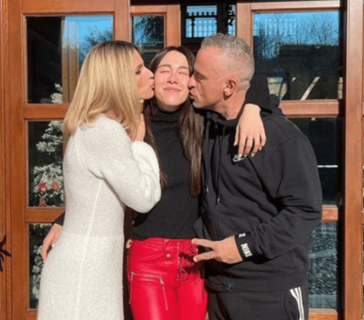 Aurora Ramazzotti: "Eros e Michelle? Non sono classici nonni, non ci sono per me come vorrei" -