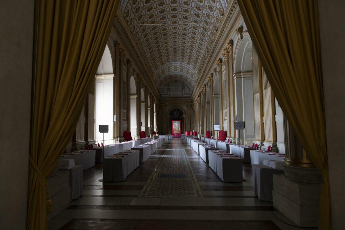 Dentro la Cappella Sistina: svelati i segreti del Conclave che nessuno aveva mai osato immaginare! -