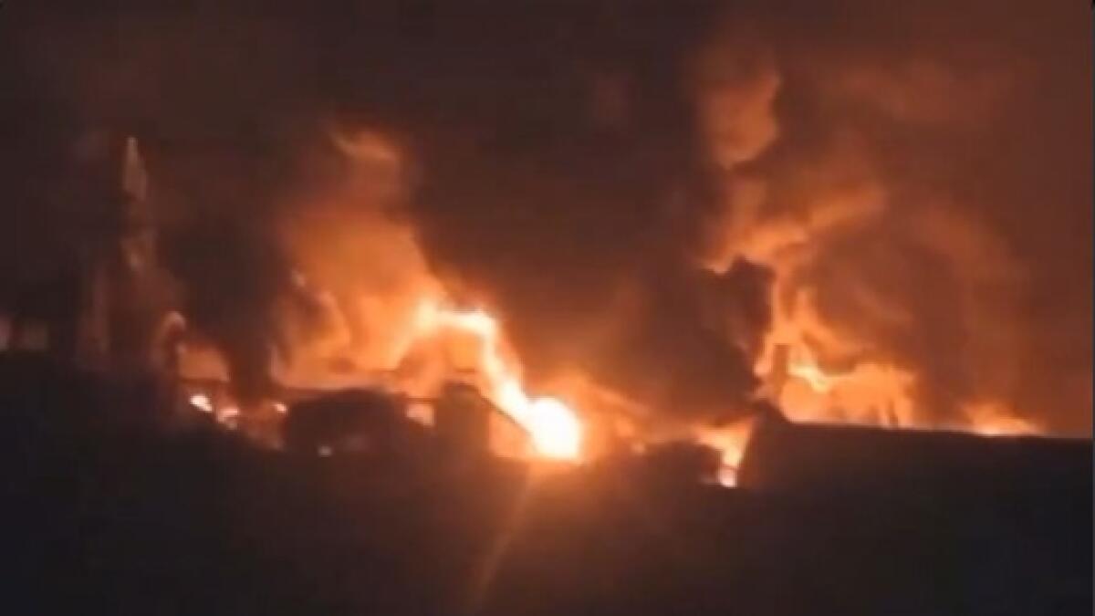 Israele bombarda l’aeroporto di Sanaa | Gli Houthi si sono veramente arresi?