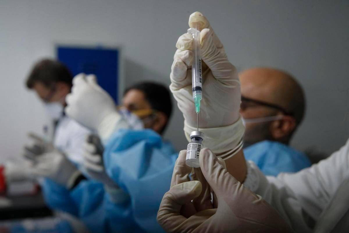 Covid, Bassetti: "In campana con la nuova variante, in Asia aumento di casi" - 