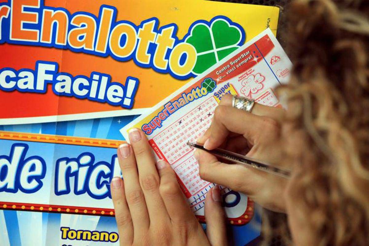 Superenalotto, numeri combinazione vincente oggi 13 maggio - 
