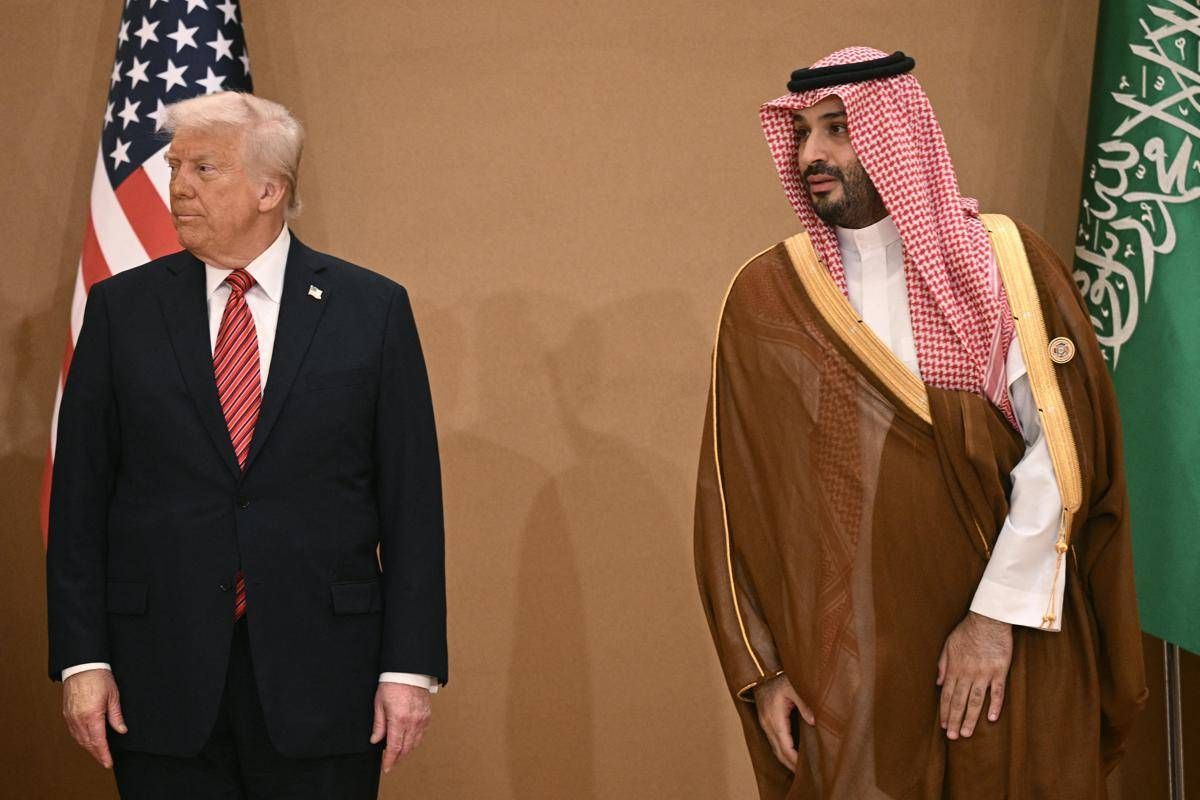 Trump revoca le sanzioni contro la Siria e a Riad incontra al-Sharaa - 