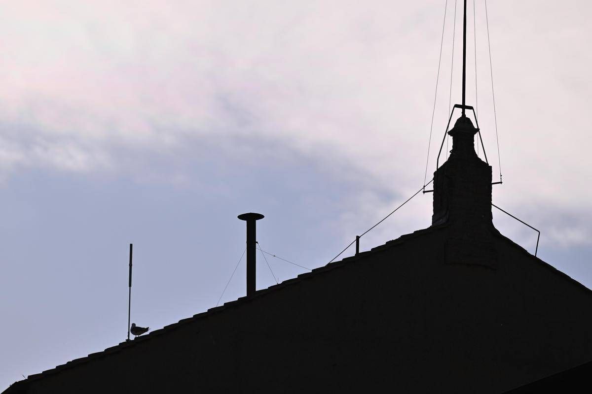 Conclave, anche la seconda fumata è nera -