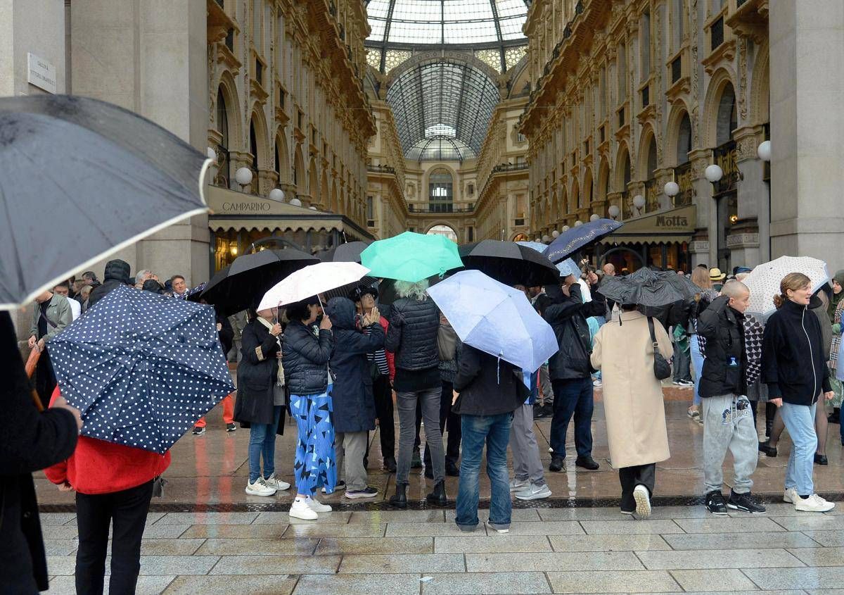Maltempo, piogge e temporali in arrivo al Nord: allerta gialla in 4 regioni -