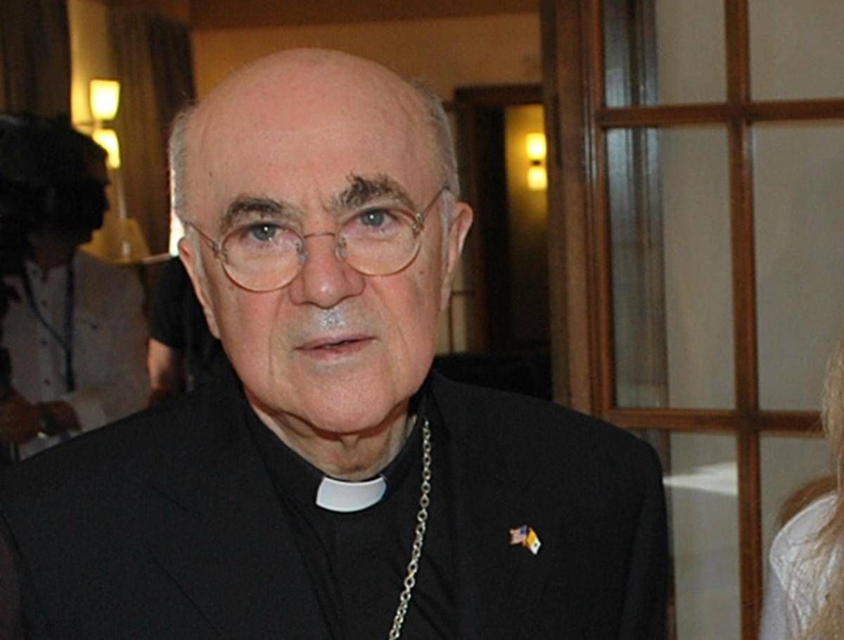 L'arcivescovo scomunicato Viganò cita in giudizio lo Ior - 